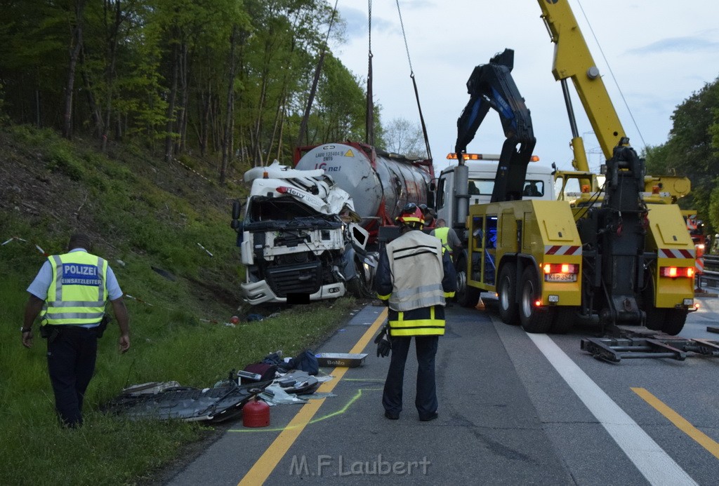 VU Gefahrgut LKW umgestuerzt A 4 Rich Koeln Hoehe AS Gummersbach P542.JPG - Miklos Laubert